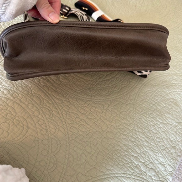 Vegan Leather Crossbody Bags w/ Guitar Strap Zipped Pockets Handbag Shoulder Bag - Picture 4 of 7